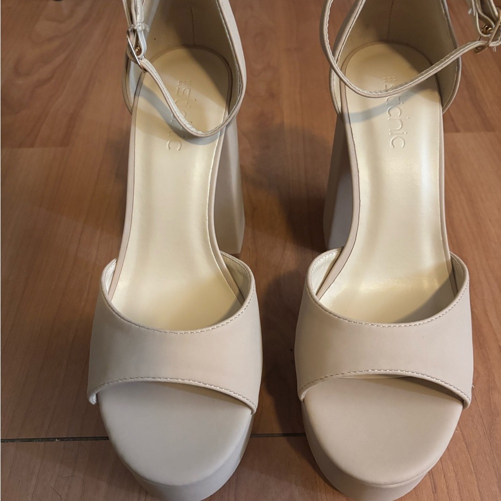 Chic Cream Women's Block Heel Sandals